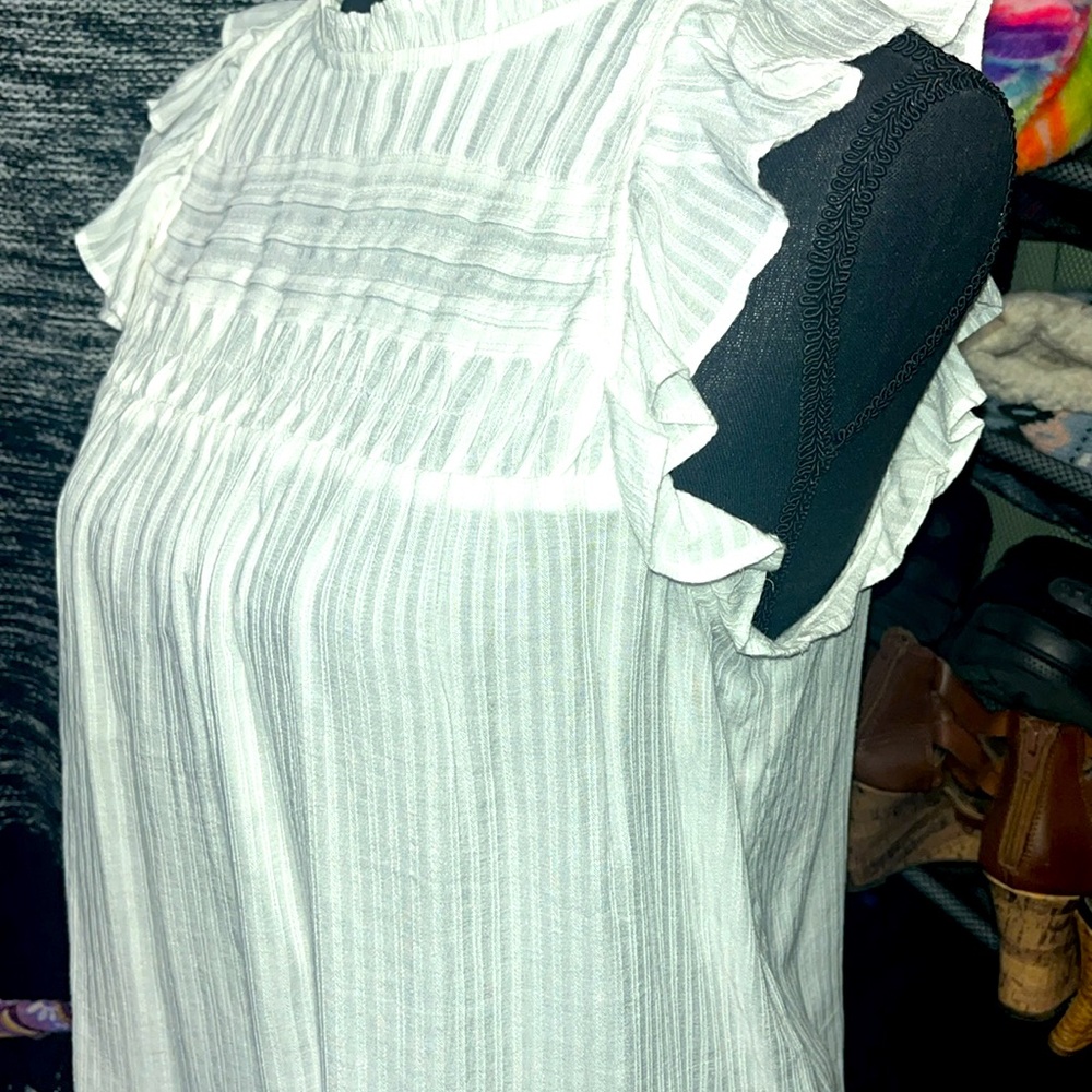 #829-NWT-(S)Loft white pintucked ruffle shell sleeveless top,